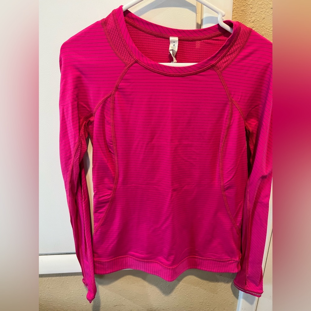 Pink lululemon top, like new condition, size 4